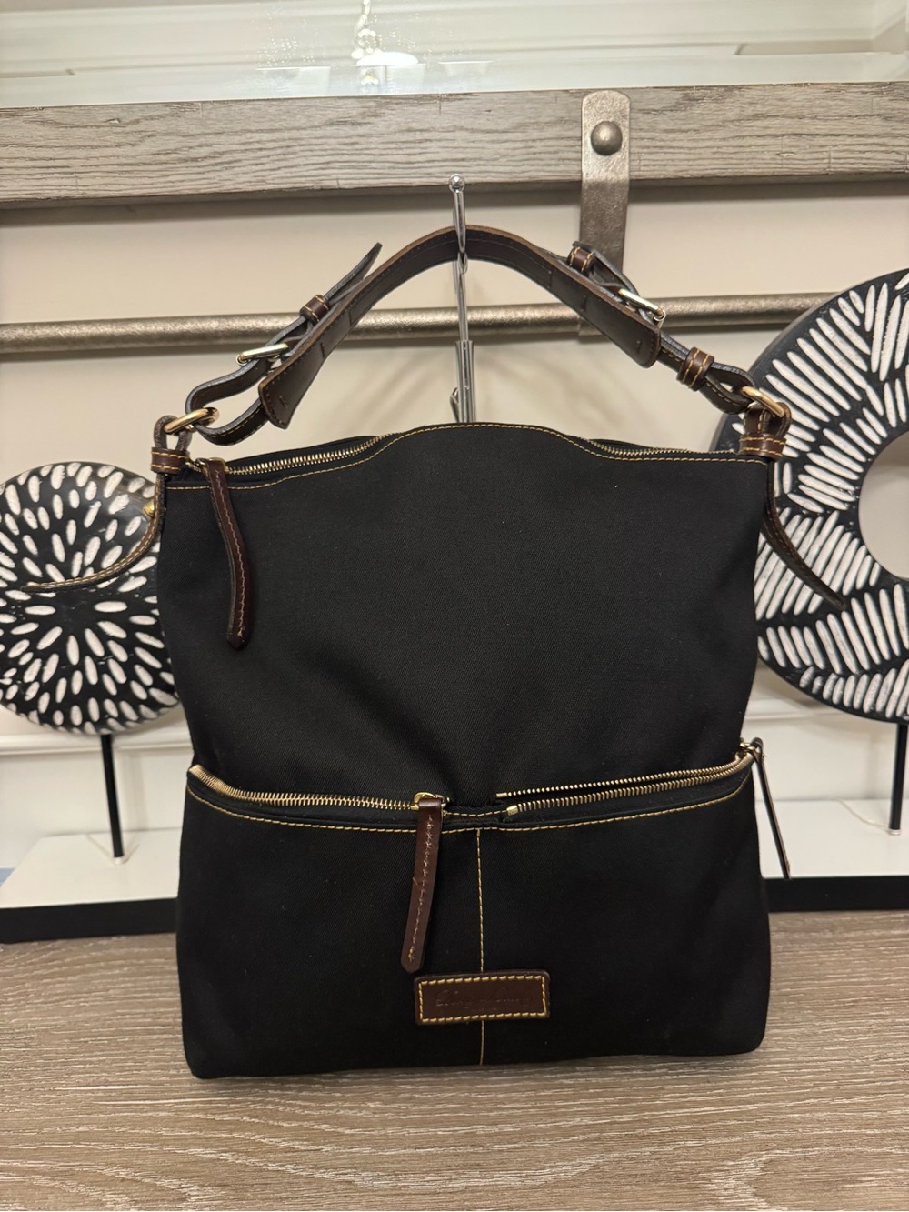 Dooney & Bourke large shoulder bag